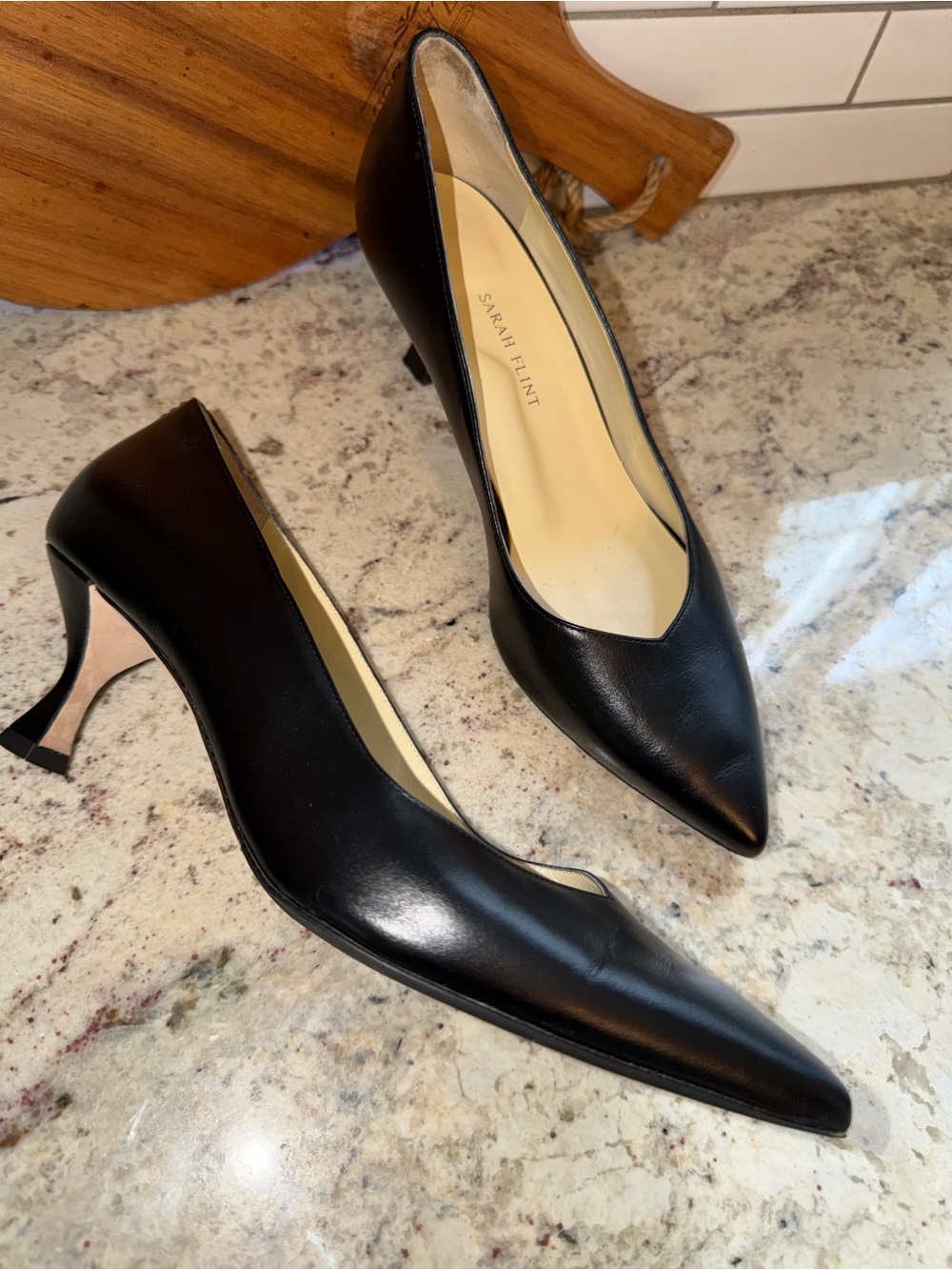 Sarah Flint $495 Perfect Kitten Pump Heel Black Point Leather 10.5 (41.5) EUC
